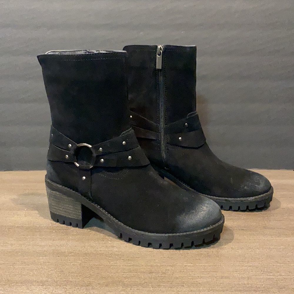 Women's Black Mid-Calf Suede Block Heel Boot - Picture 4 of 11